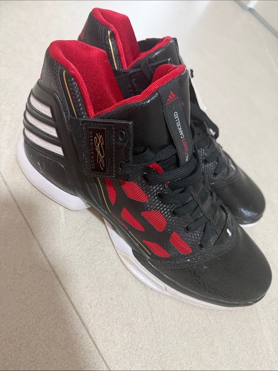 adidas Derrick rose limited  Black and Red Basketball Sneakers with White Soles main image 4